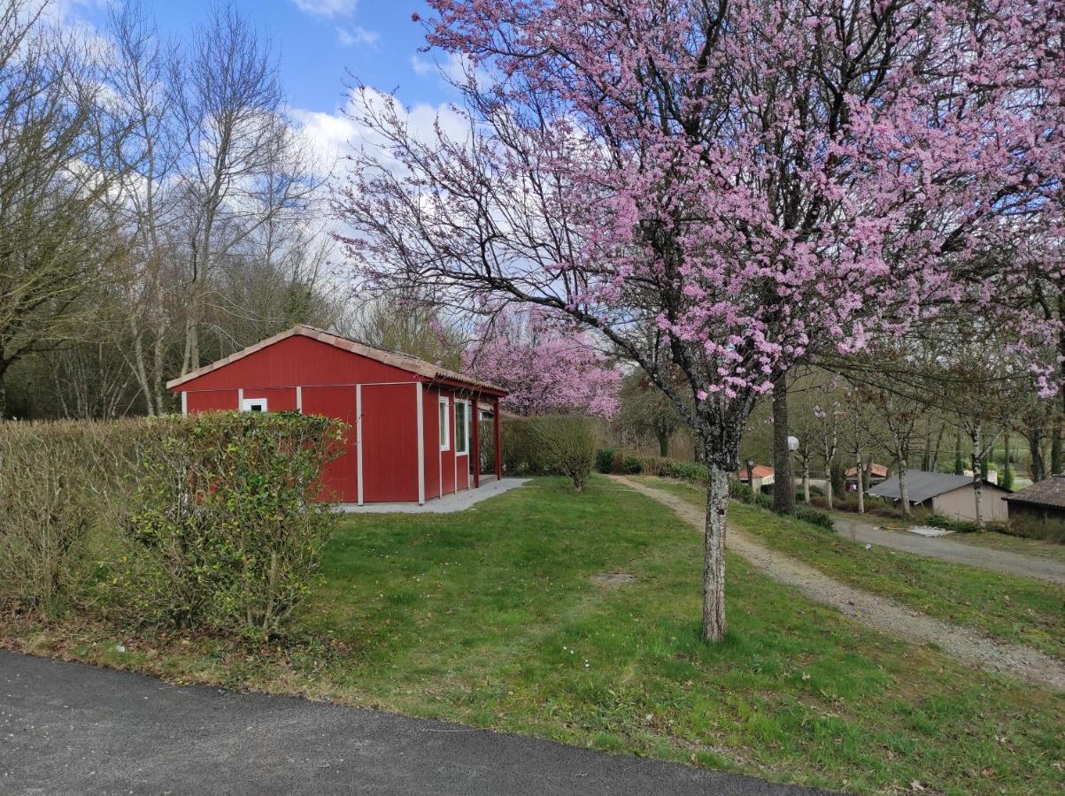 Chalet Simple Au Camping L'Etruyere Au Lac La Tardiere Exterior foto