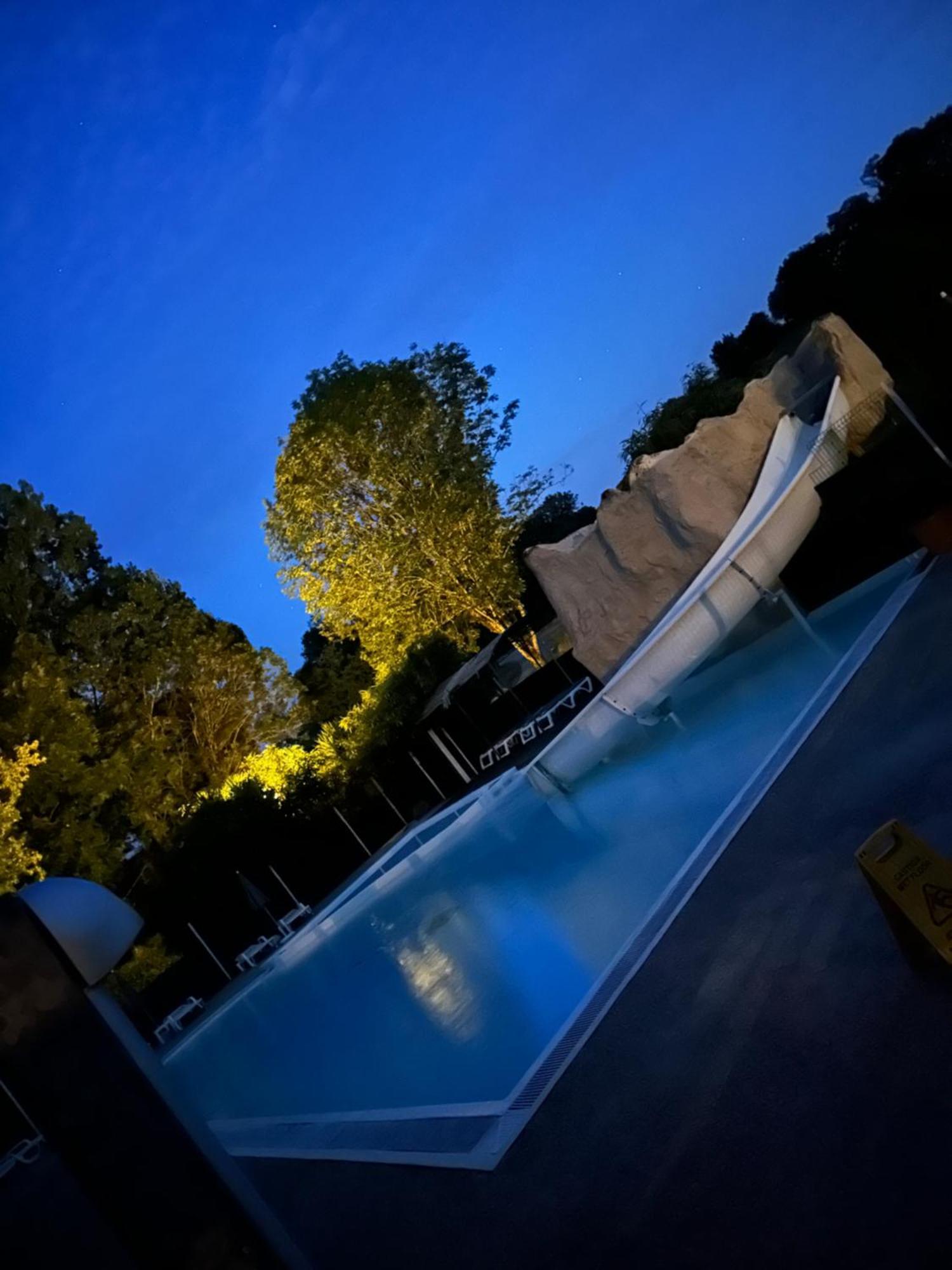Chalet Simple Au Camping L'Etruyere Au Lac La Tardiere Exterior foto